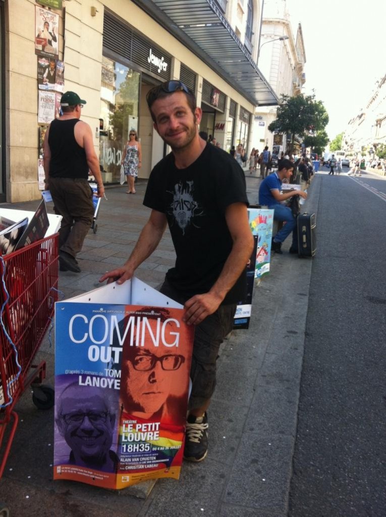 Pose en boarding d'affiches au festival d'Avignon 2015 pour le spectacle Coming Out