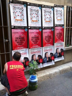 Affiche au festival d'Avignon 2015 pour les spectacles Sahar et Jérémy, La femme de l'Hôtel Michel-Ange et Tuyauterie.